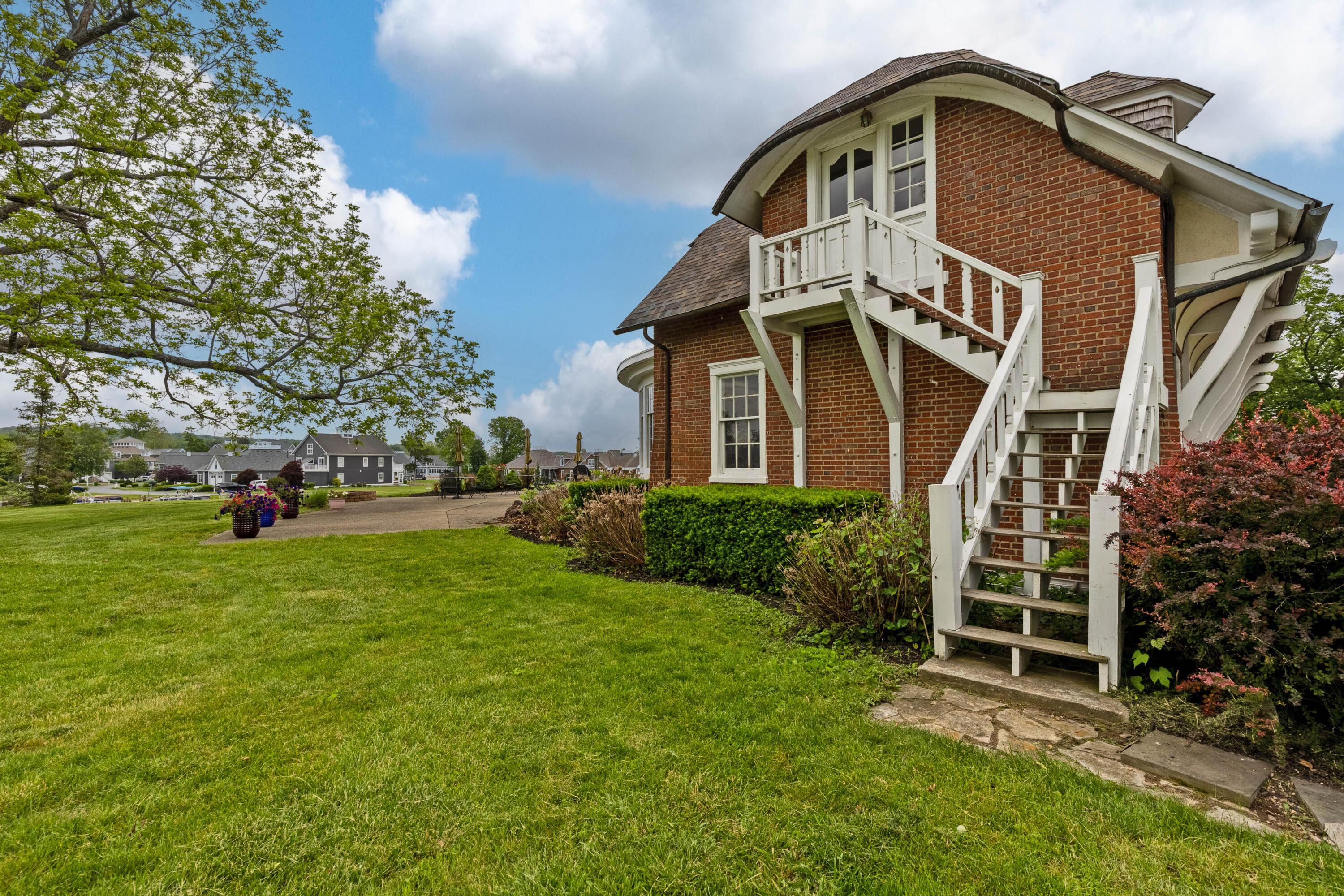 Thornville, Ohio, 43076, United States, 9 Bedrooms Bedrooms, ,7 BathroomsBathrooms,Residential,Active,1821951