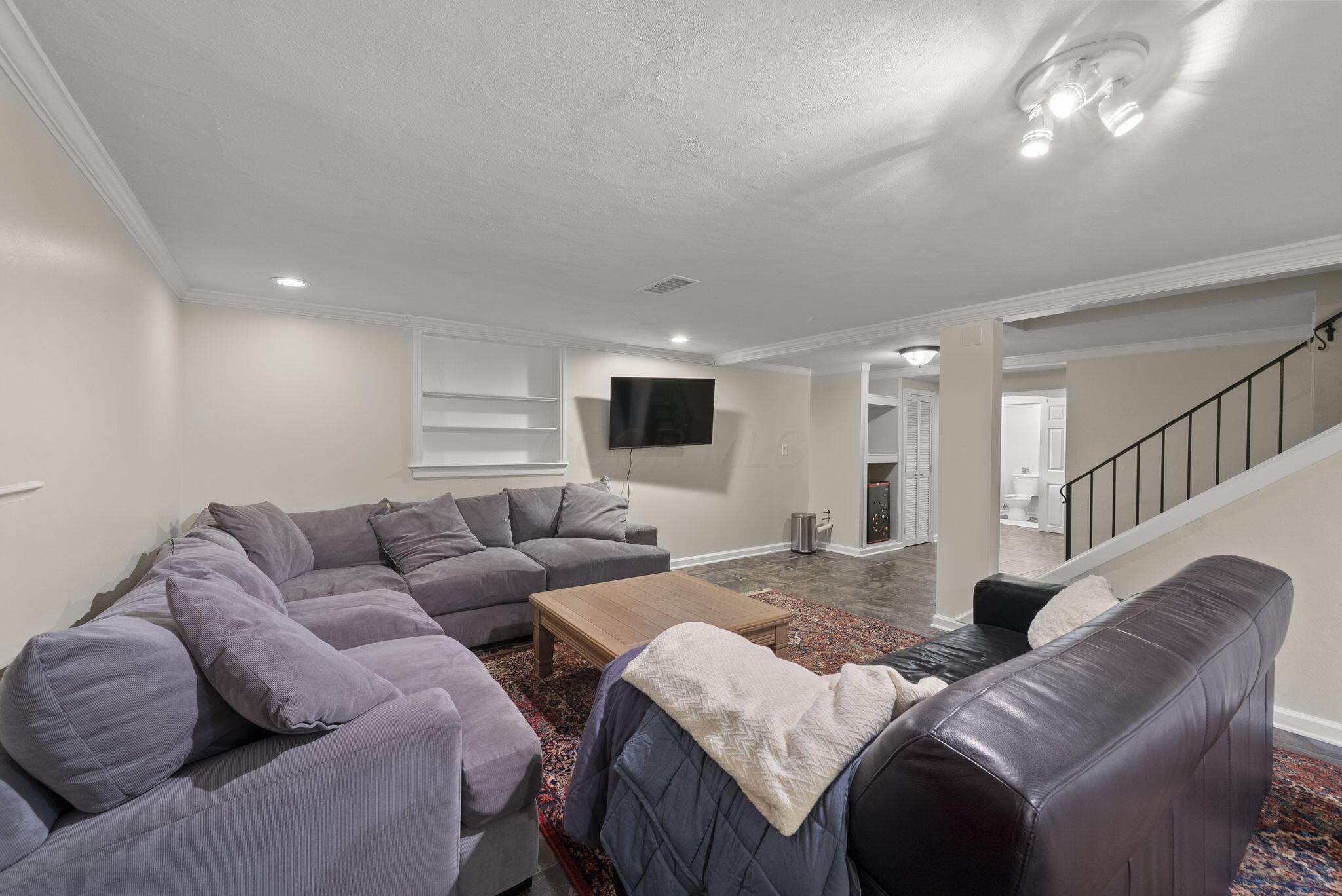 Columbus, Ohio, 43221, United States, 4 Bedrooms Bedrooms, ,5 BathroomsBathrooms,Residential,Active,1953422