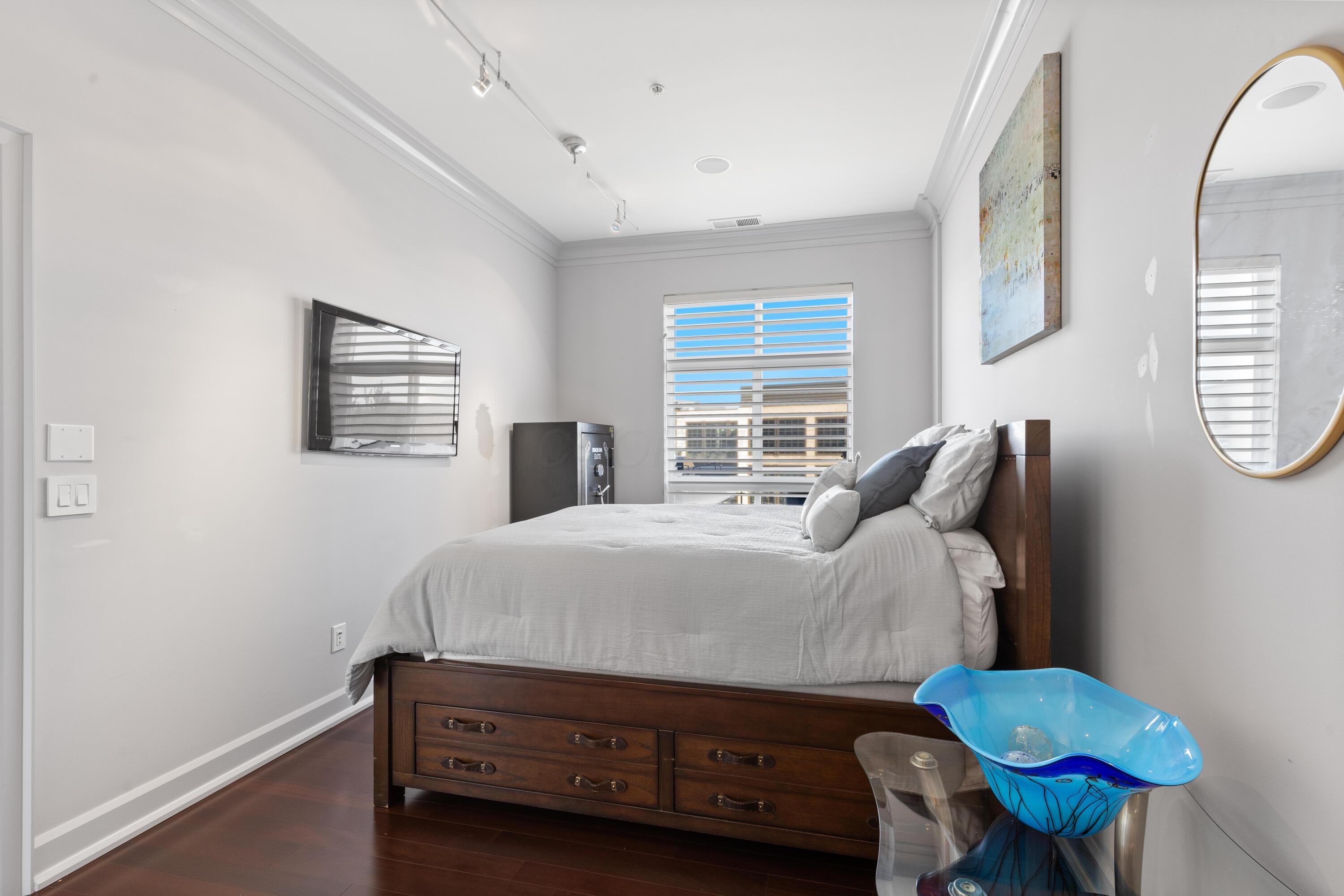 Columbus, Ohio, 43215, United States, 3 Bedrooms Bedrooms, ,4 BathroomsBathrooms,Residential,Active,1954011