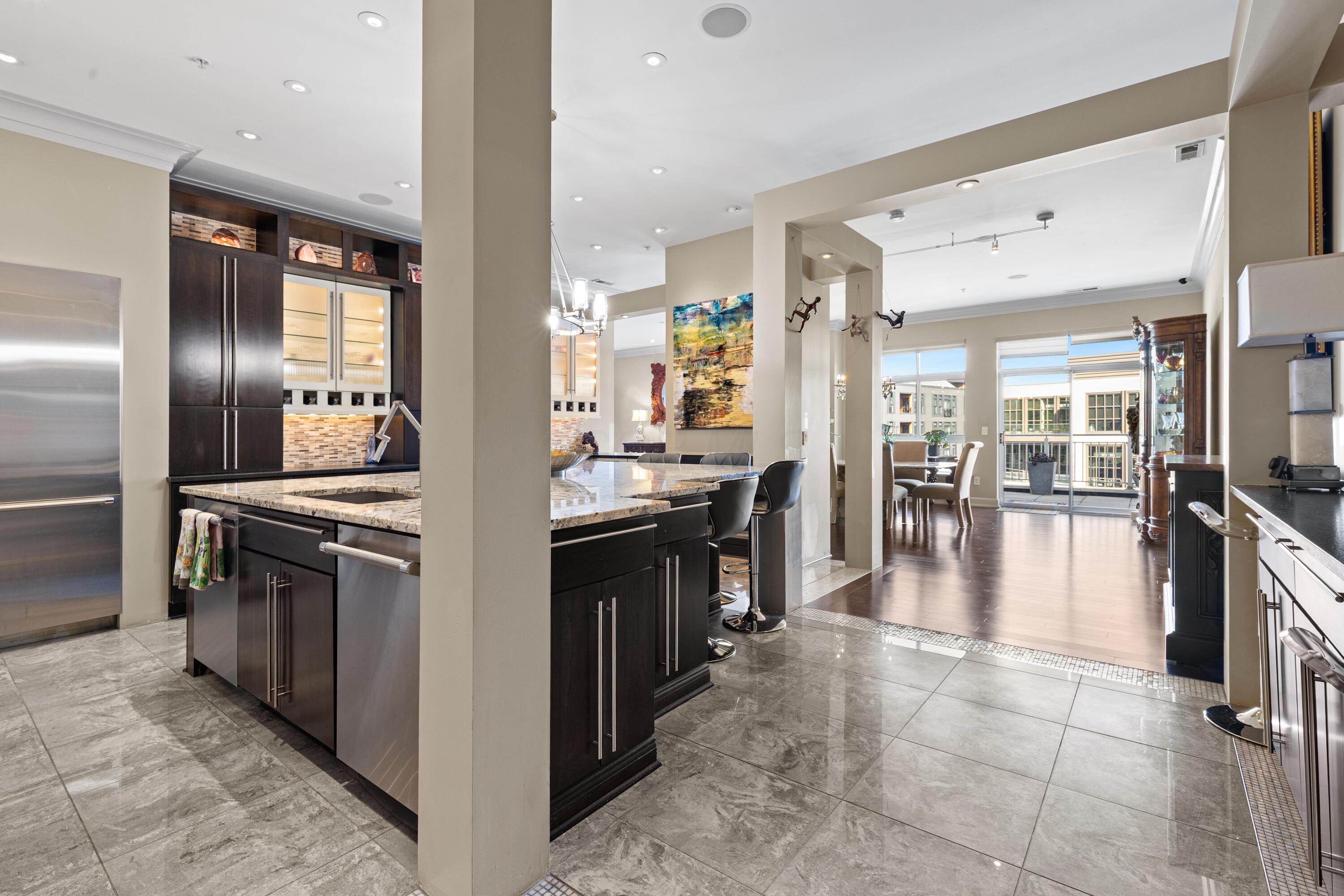 Columbus, Ohio, 43215, United States, 3 Bedrooms Bedrooms, ,4 BathroomsBathrooms,Residential,Active,1954011