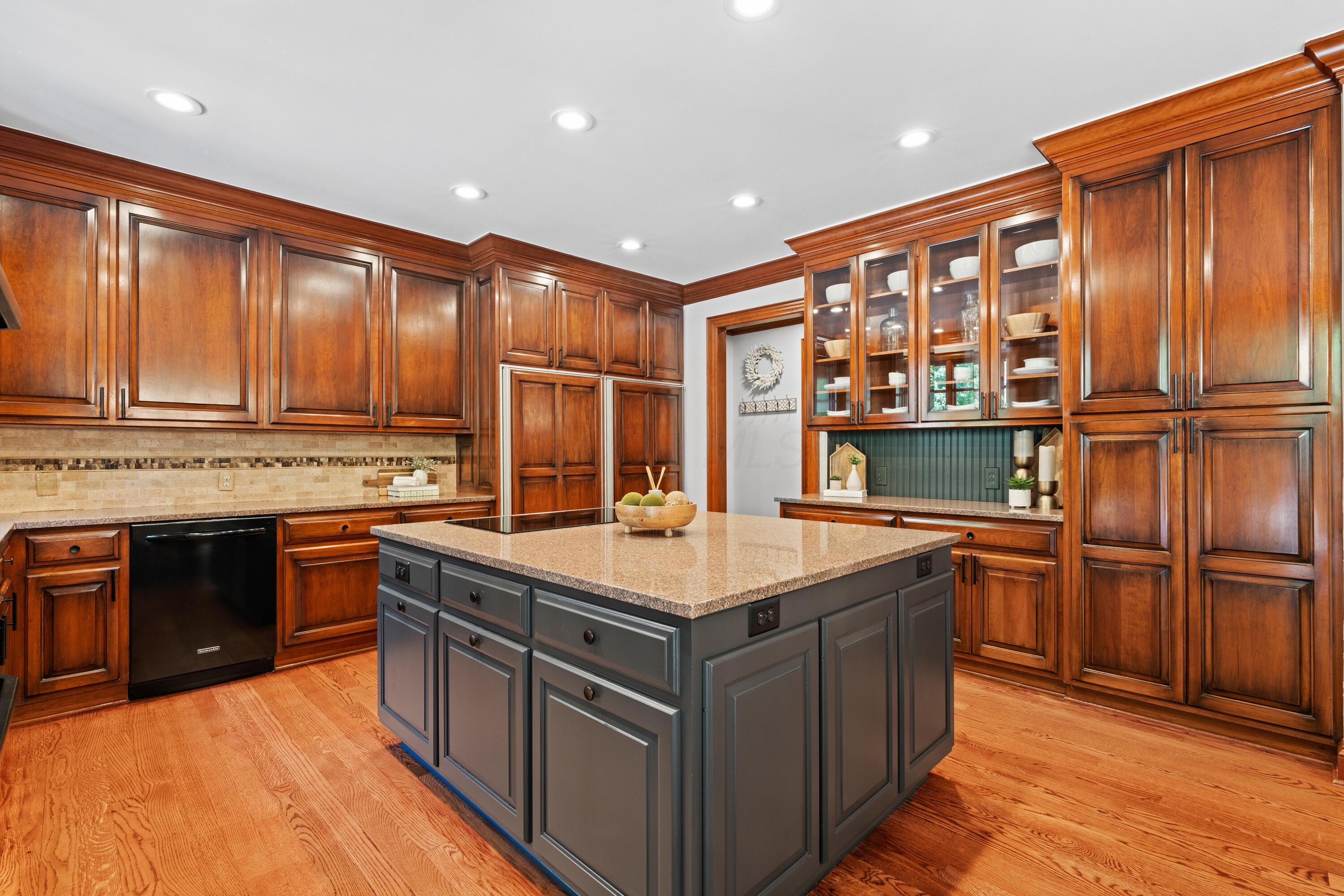 Sunbury, Ohio, 43074, United States, 5 Bedrooms Bedrooms, ,7 BathroomsBathrooms,Residential,Active,1912834