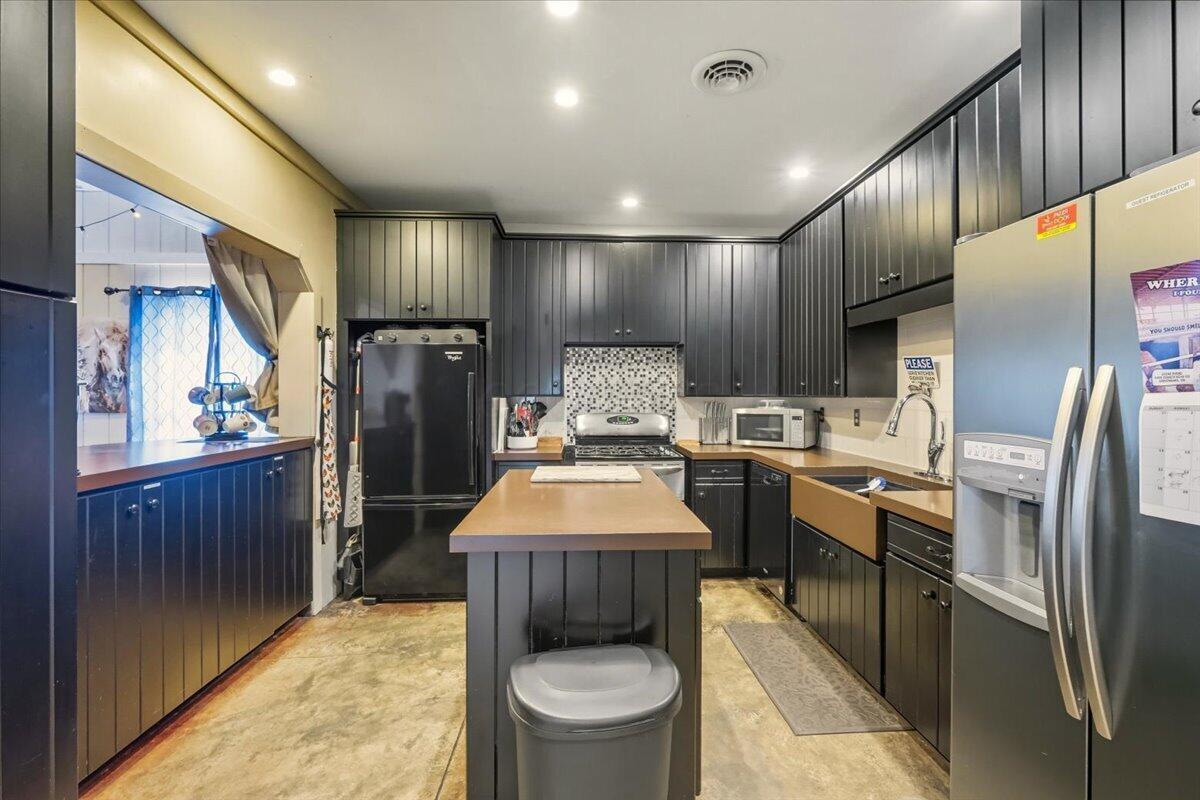 Fredericktown, Ohio, 43019, United States, 8 Bedrooms Bedrooms, ,7 BathroomsBathrooms,Residential,Active,1953994