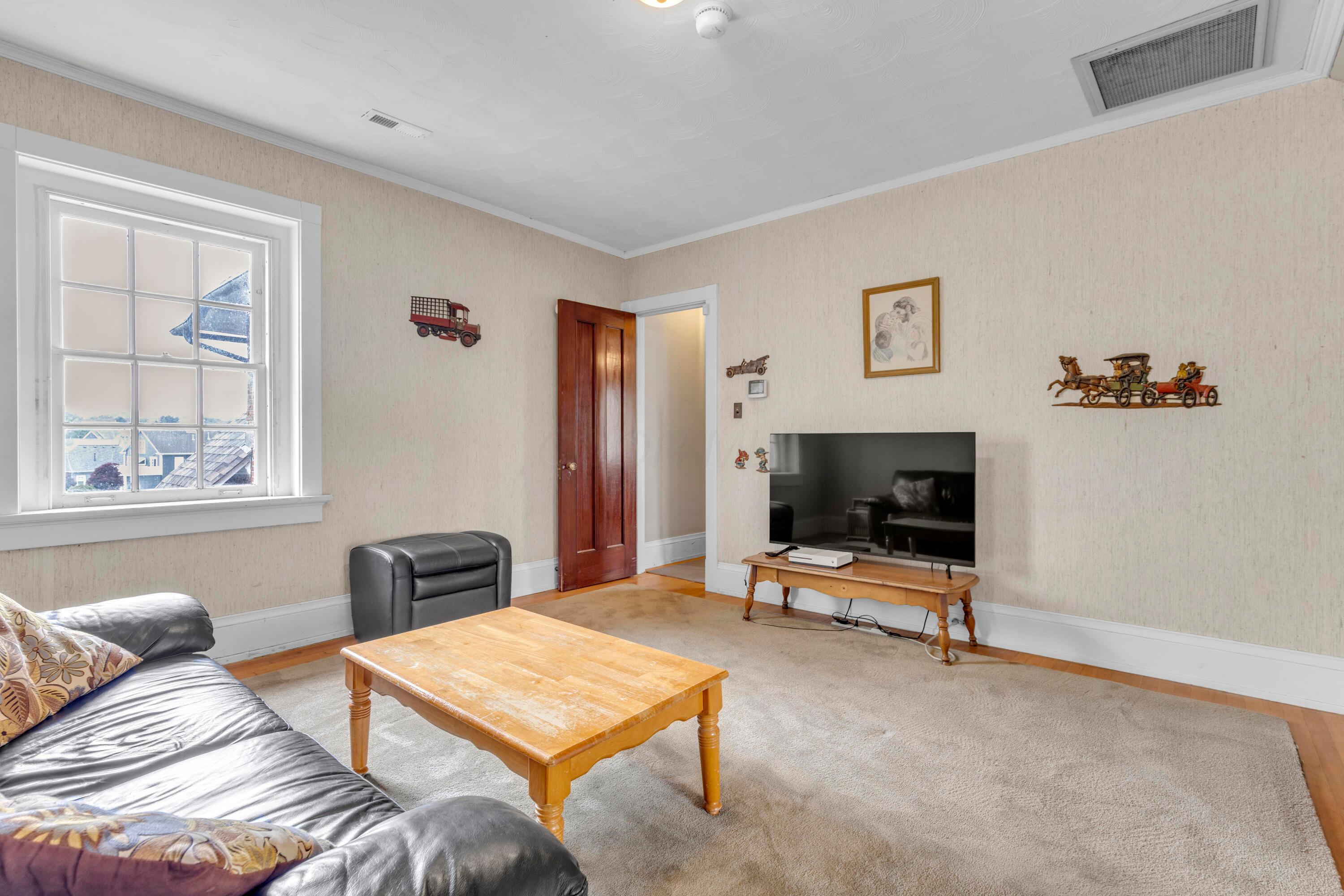 Thornville, Ohio, 43076, United States, 9 Bedrooms Bedrooms, ,7 BathroomsBathrooms,Residential,Active,1821951