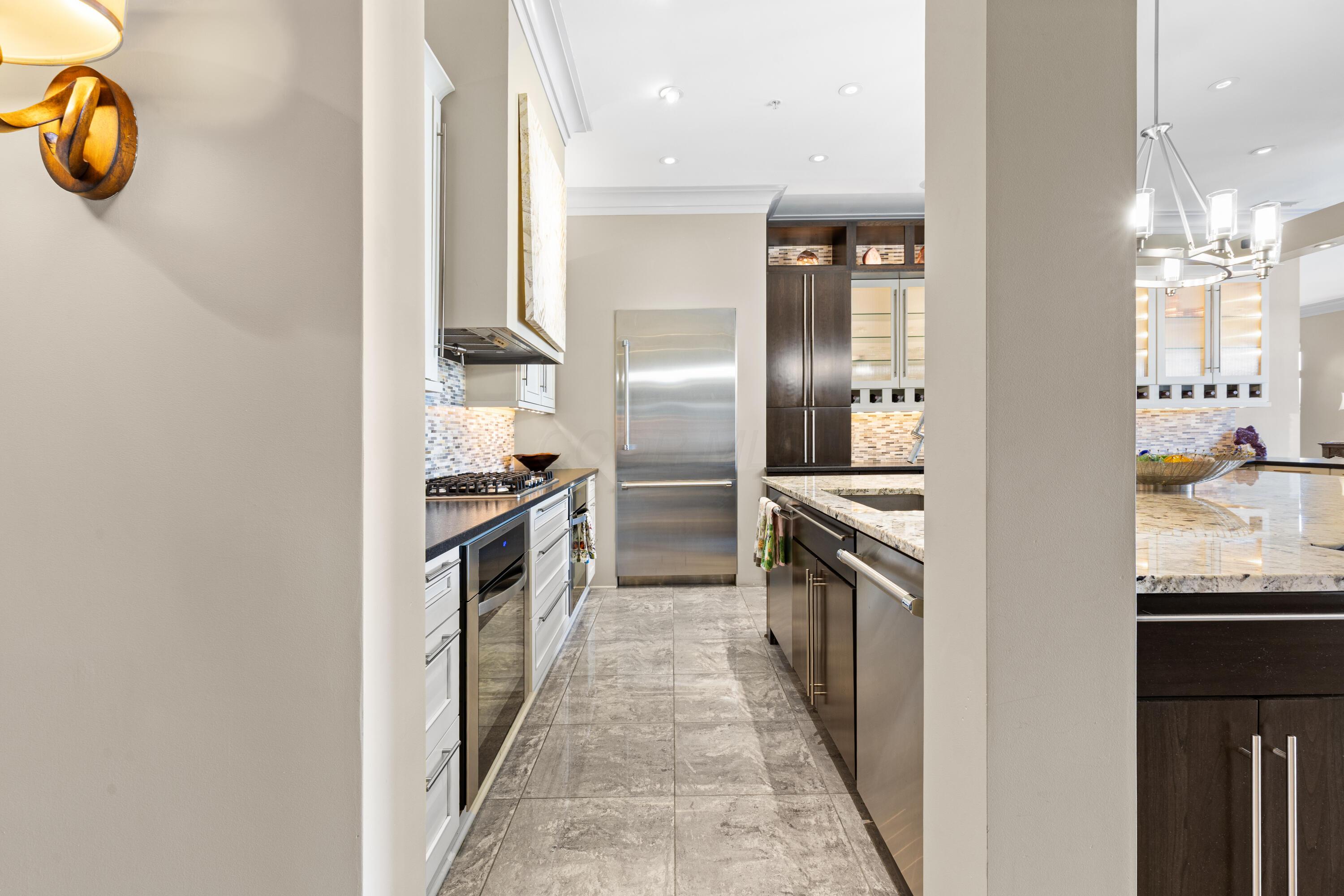 Columbus, Ohio, 43215, United States, 3 Bedrooms Bedrooms, ,4 BathroomsBathrooms,Residential,Active,1954011