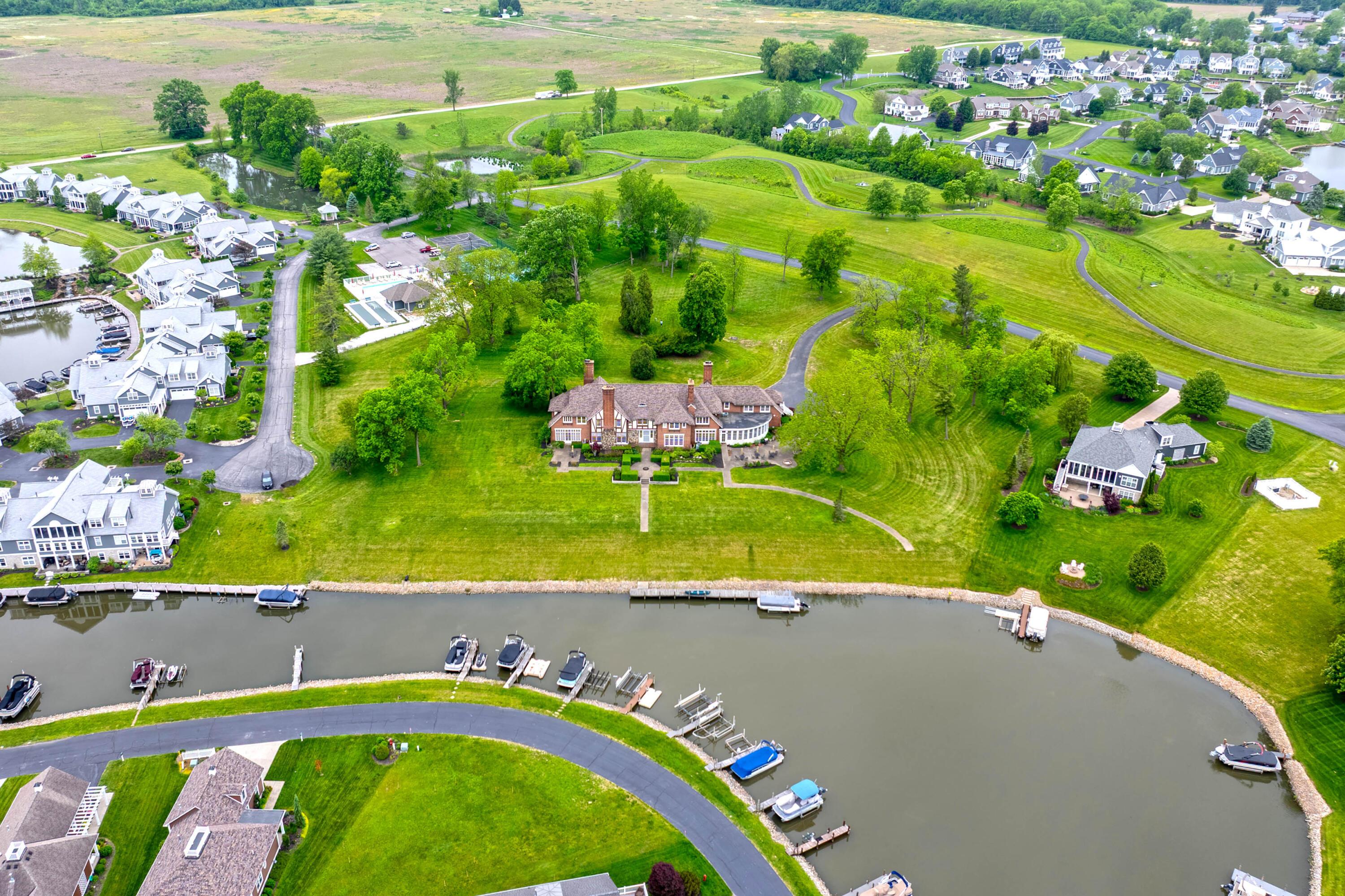 Thornville, Ohio, 43076, United States, 9 Bedrooms Bedrooms, ,7 BathroomsBathrooms,Residential,Active,1821951