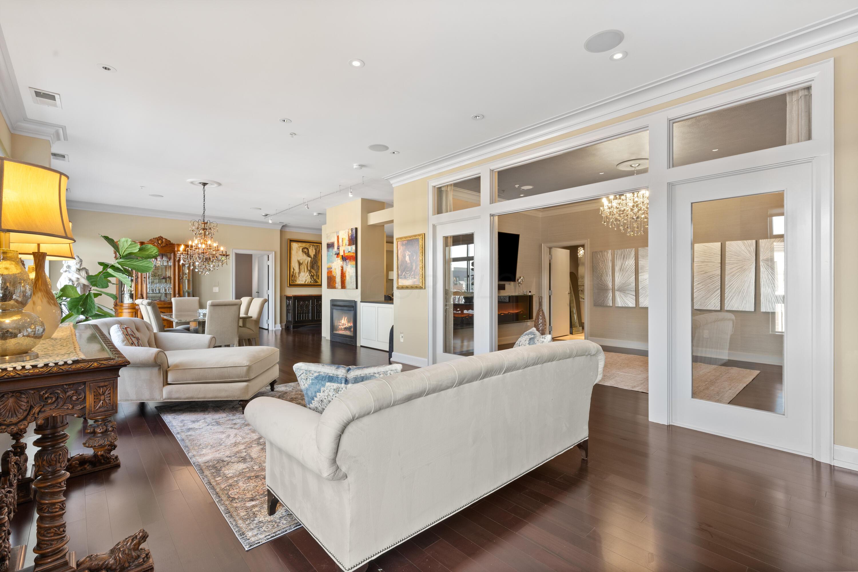 Columbus, Ohio, 43215, United States, 3 Bedrooms Bedrooms, ,4 BathroomsBathrooms,Residential,Active,1954011