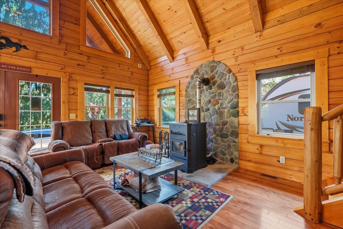 Fredericktown, Ohio, 43019, United States, 8 Bedrooms Bedrooms, ,7 BathroomsBathrooms,Residential,Active,1953994