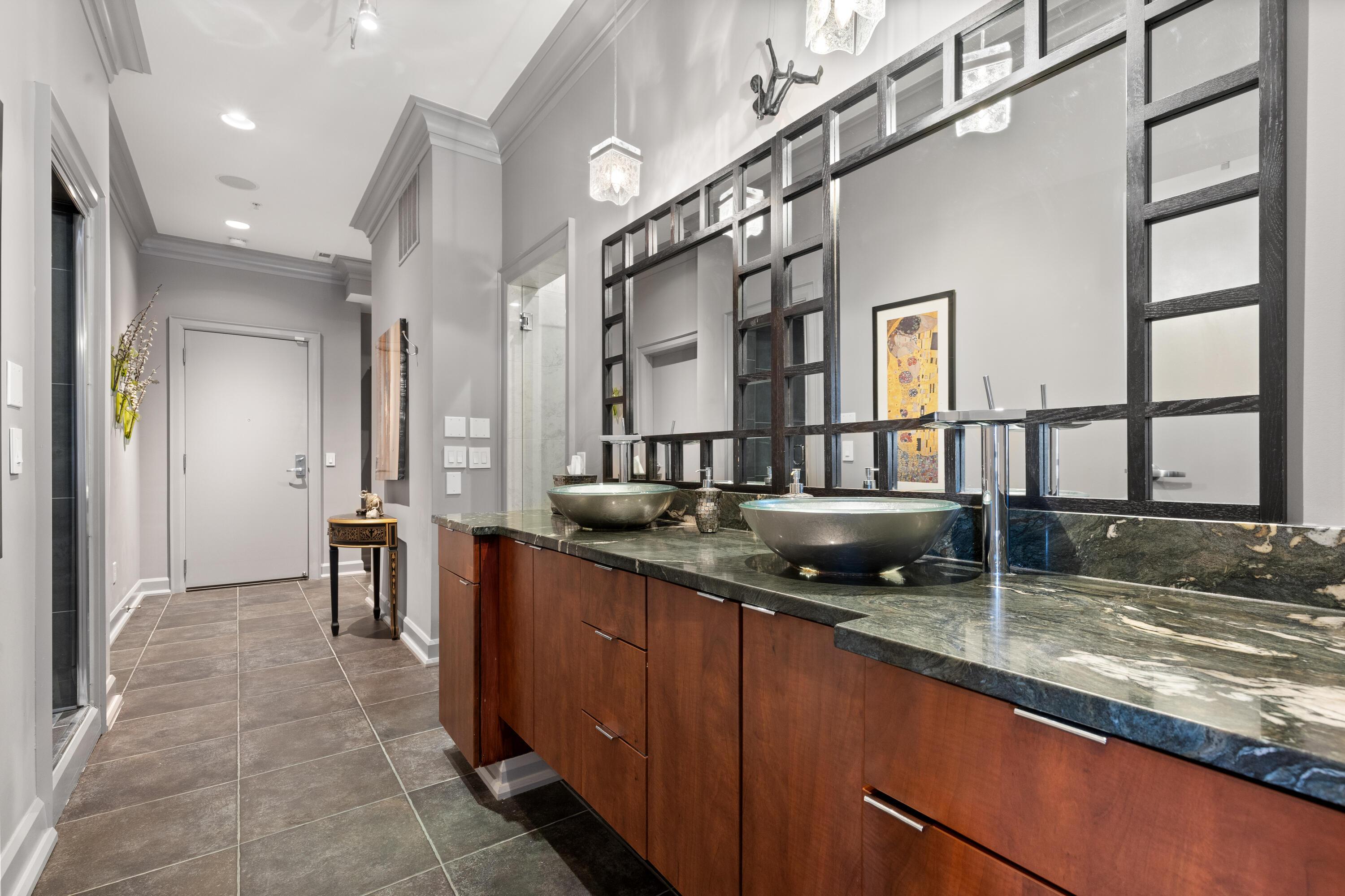 Columbus, Ohio, 43215, United States, 3 Bedrooms Bedrooms, ,4 BathroomsBathrooms,Residential,Active,1954011