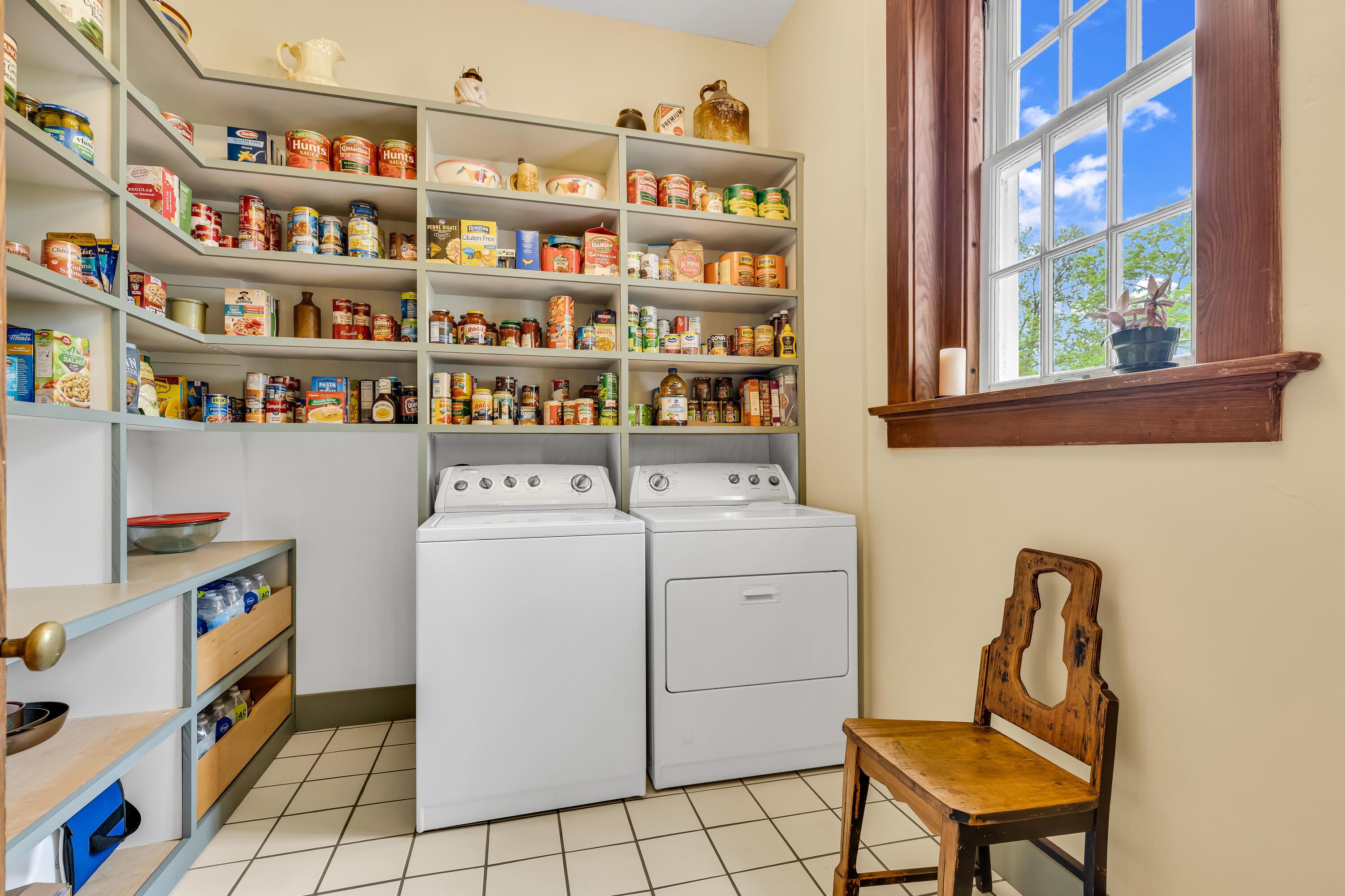 Thornville, Ohio, 43076, United States, 9 Bedrooms Bedrooms, ,7 BathroomsBathrooms,Residential,Active,1821951