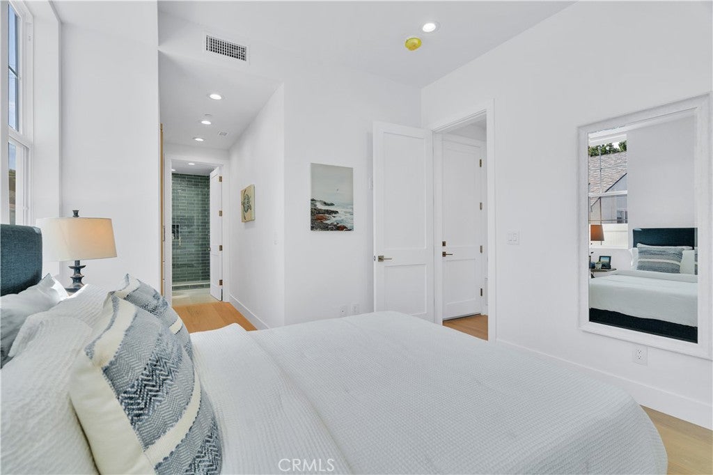 Redondo Beach, California, 90278, United States, 5 Bedrooms Bedrooms, ,5 BathroomsBathrooms,Residential,Active,1959976