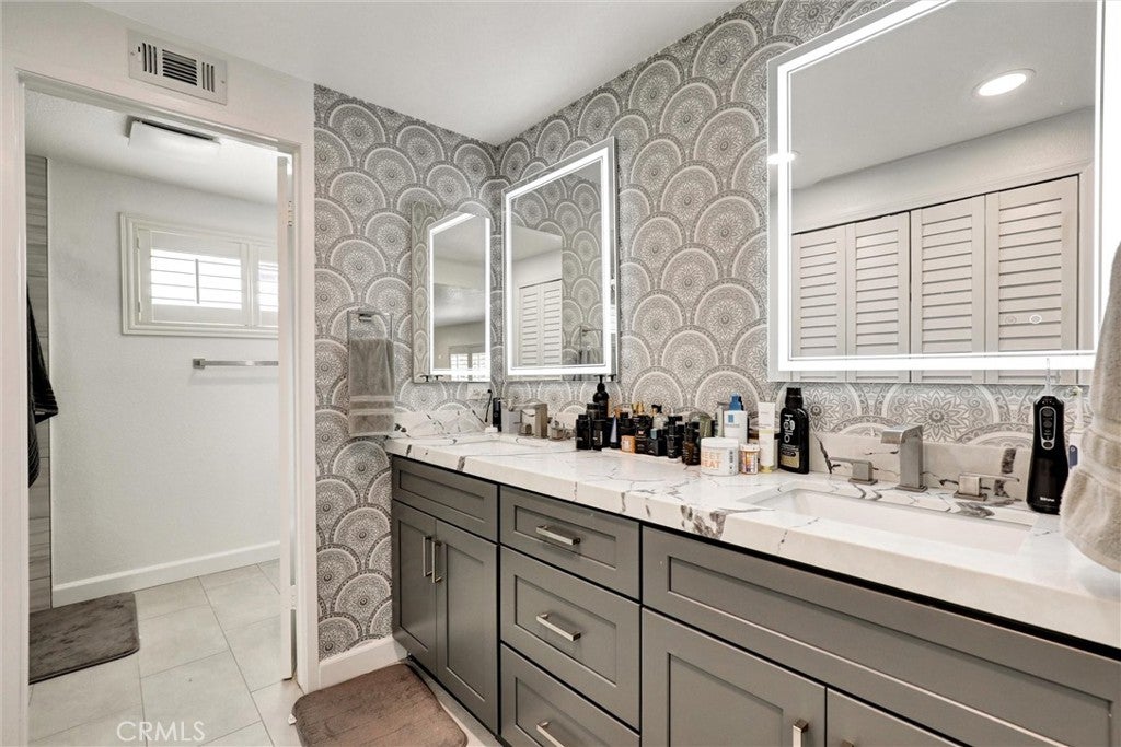 Lake Forest, California, 92630, United States, 4 Bedrooms Bedrooms, ,3 BathroomsBathrooms,Residential,Active,1953694