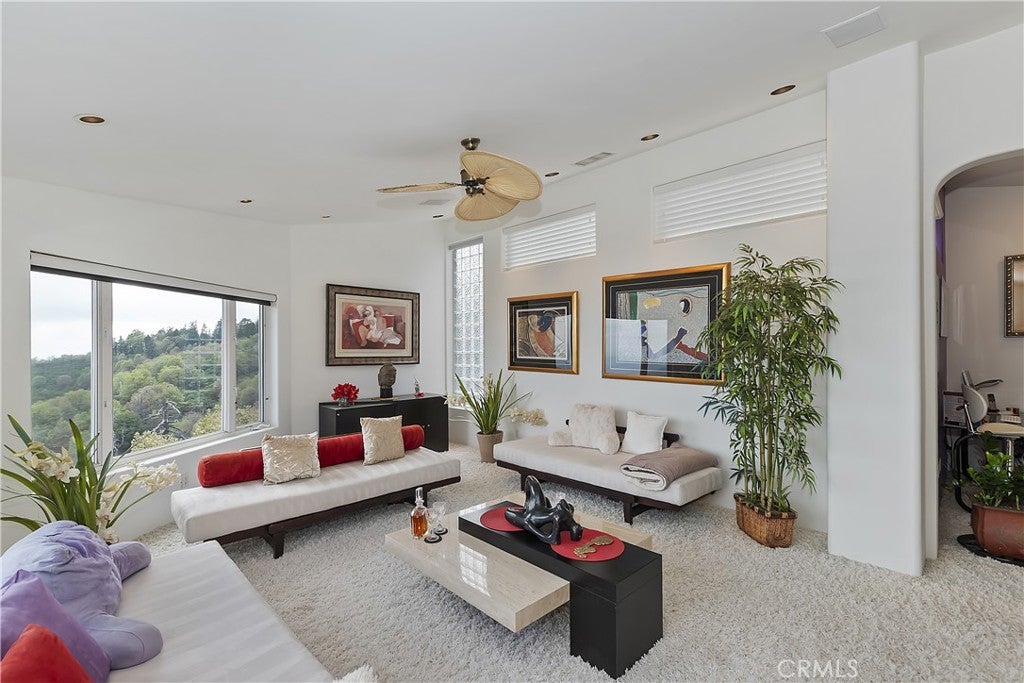 Lake Arrowhead, California, 92352, United States, 2 Bedrooms Bedrooms, ,3 BathroomsBathrooms,Residential,Active,1988419