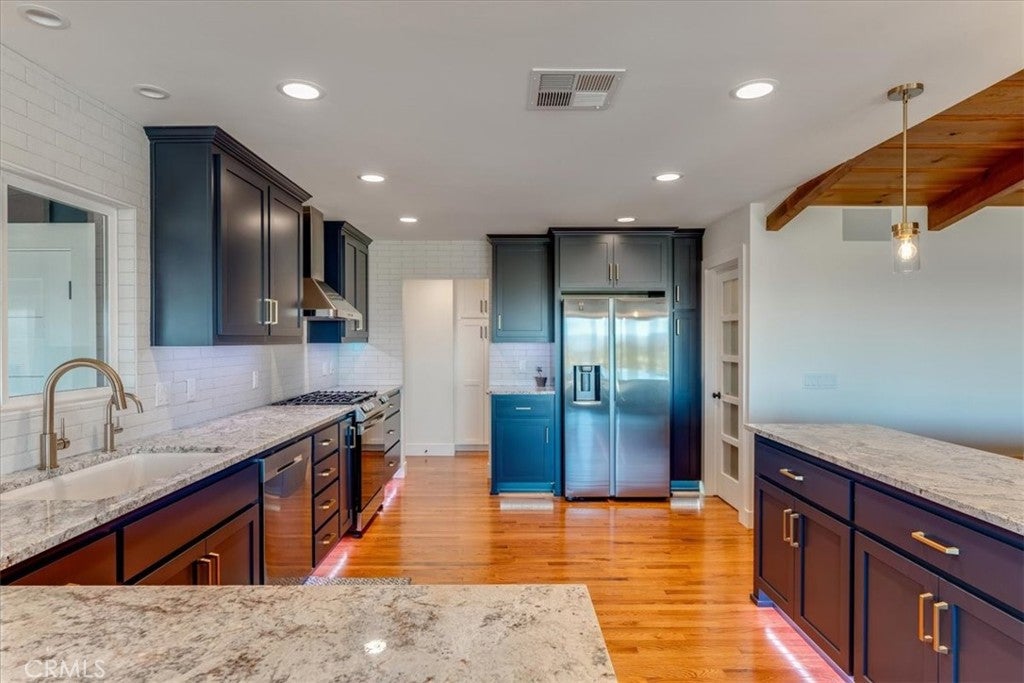 Paso Robles, California, 93446, United States, 3 Bedrooms Bedrooms, ,3 BathroomsBathrooms,Residential,Active,1990043