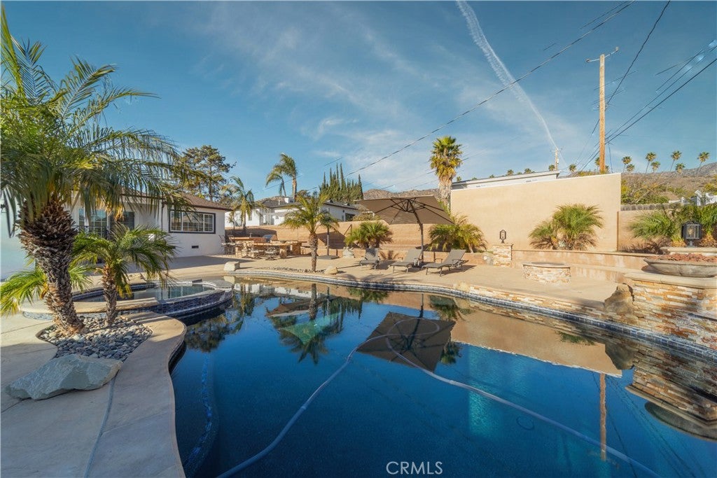 Burbank, California, 91501, United States, 4 Bedrooms Bedrooms, ,4 BathroomsBathrooms,Residential,Active,2003539