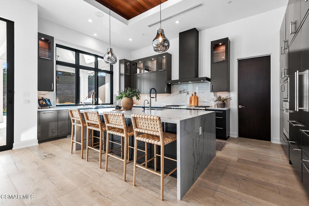 Thousand Oaks, California, 91362, United States, 5 Bedrooms Bedrooms, ,7 BathroomsBathrooms,Residential,Active,1900211