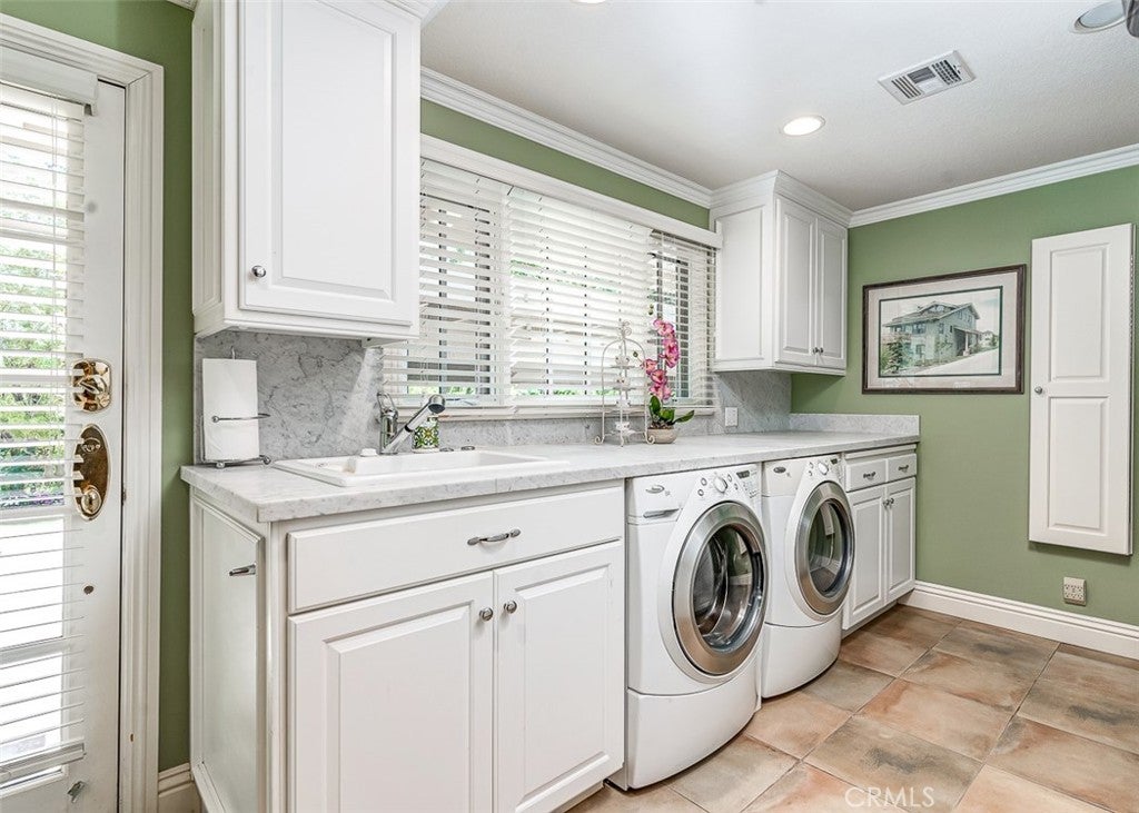 Fullerton, California, 92835, United States, 4 Bedrooms Bedrooms, ,3 BathroomsBathrooms,Residential,Active,1894565