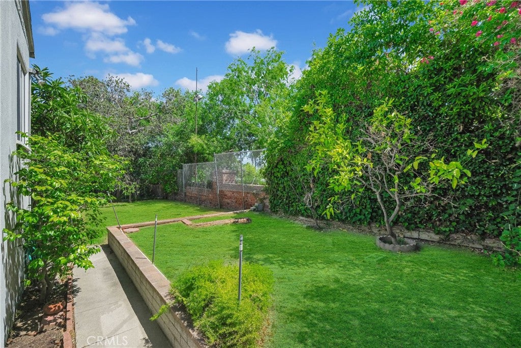Los Angeles, California, 90039, United States, 4 Bedrooms Bedrooms, ,3 BathroomsBathrooms,Residential,Active,1892396