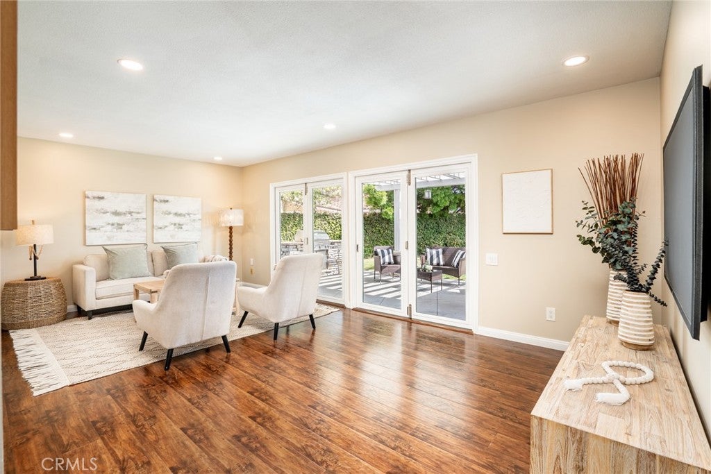 Huntington Beach, California, 92647, United States, 4 Bedrooms Bedrooms, ,3 BathroomsBathrooms,Residential,Active,2030516
