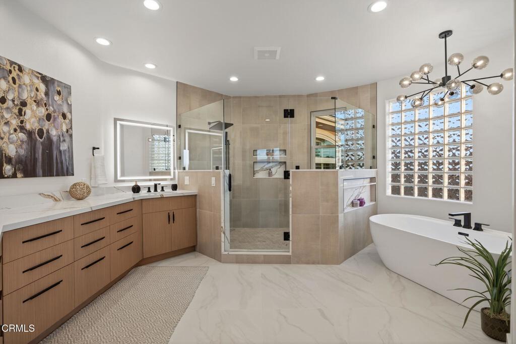 Camarillo, California, 93010, United States, 5 Bedrooms Bedrooms, ,5 BathroomsBathrooms,Residential,Active,1914809