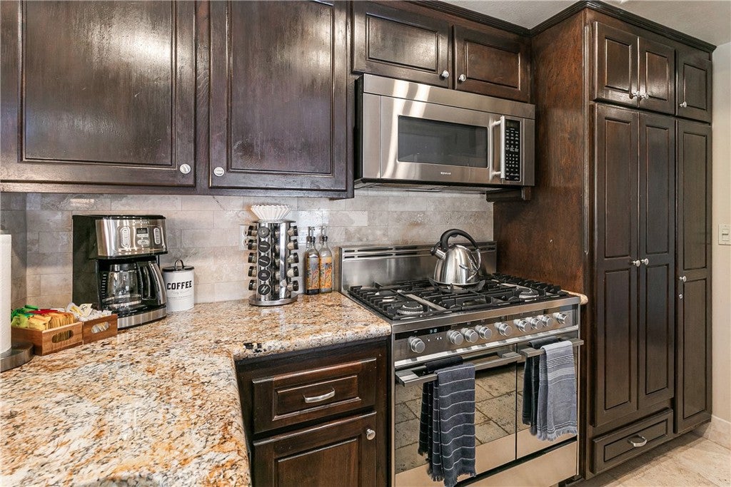 Lake Arrowhead, California, 92352, United States, 2 Bedrooms Bedrooms, ,3 BathroomsBathrooms,Residential,Active,1908134