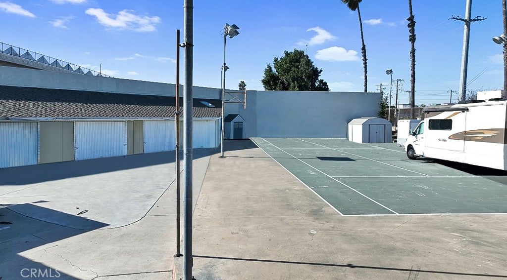 Huntington Beach, California, 92647, United States, ,5 BathroomsBathrooms,Residential,Active,1867911