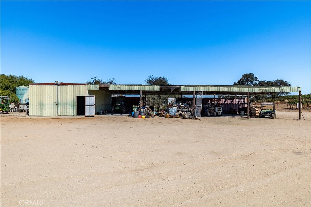 Paso Robles, California, 93446, United States, 4 Bedrooms Bedrooms, ,3 BathroomsBathrooms,Residential,Active,1944280