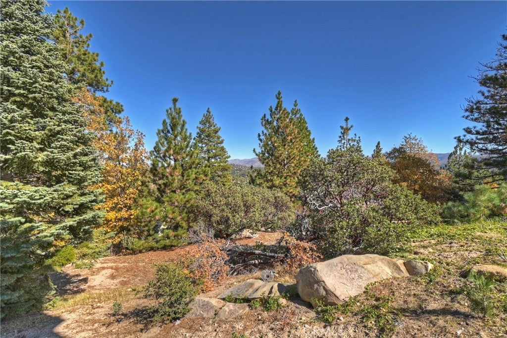 Lake Arrowhead, California, 92352, United States, 4 Bedrooms Bedrooms, ,3 BathroomsBathrooms,Residential,Active,1998581