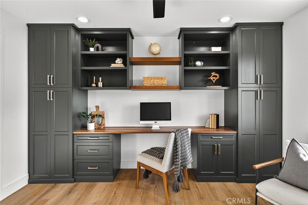 Anaheim, California, 92807, United States, 4 Bedrooms Bedrooms, ,3 BathroomsBathrooms,Residential,Active,1990042