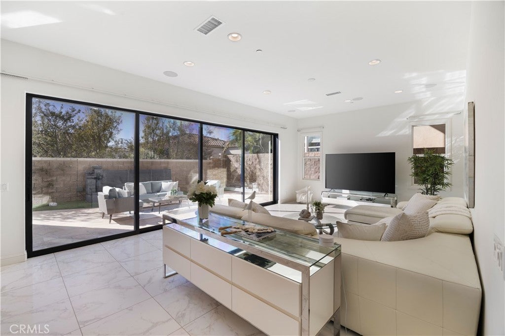 Carlsbad, California, 92010, United States, 4 Bedrooms Bedrooms, ,5 BathroomsBathrooms,Residential,Active,2014609