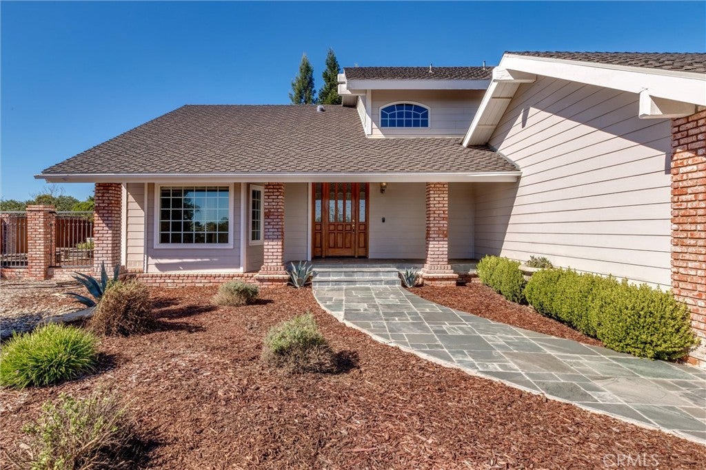 Paso Robles, California, 93446, United States, 4 Bedrooms Bedrooms, ,3 BathroomsBathrooms,Residential,Active,1973344