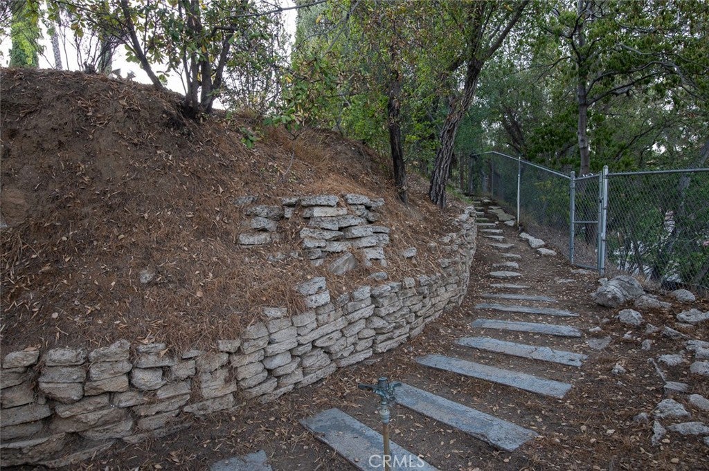 Glendale, California, 91207, United States, 4 Bedrooms Bedrooms, ,4 BathroomsBathrooms,Residential,Active,1945087