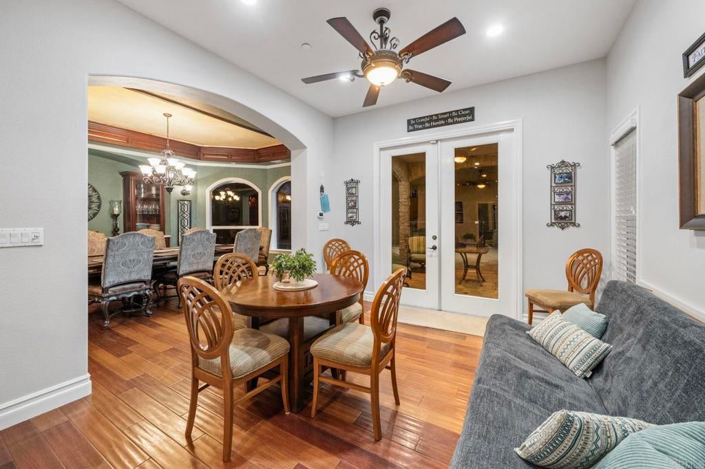 Escondido, California, 92025, United States, 5 Bedrooms Bedrooms, ,4 BathroomsBathrooms,Residential,Active,1969680