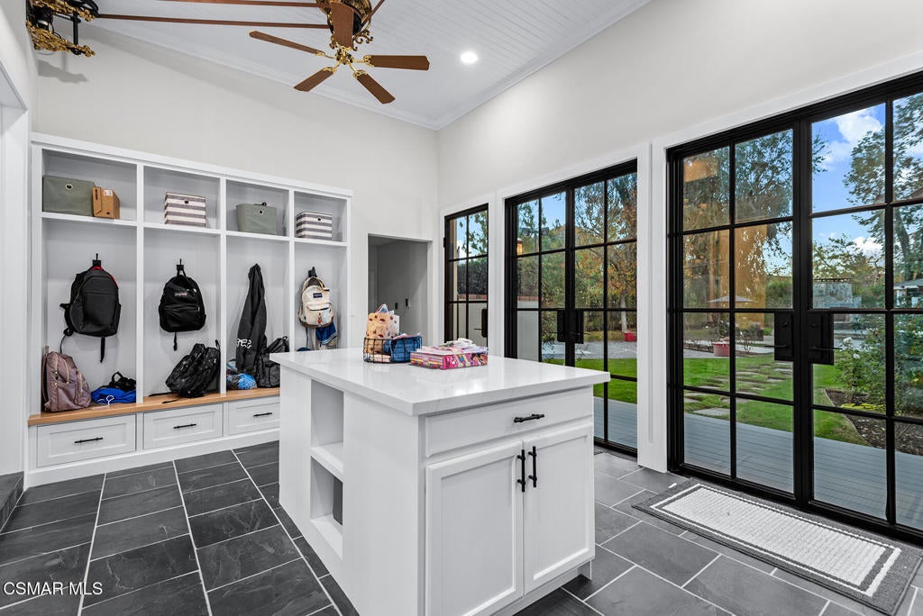 Agoura Hills, California, 91301, United States, 5 Bedrooms Bedrooms, ,7 BathroomsBathrooms,Residential,Pending,2006769