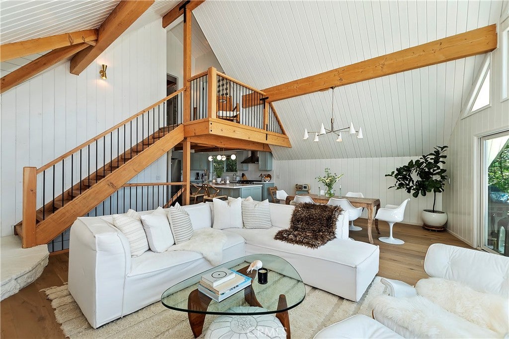 Lake Arrowhead, California, 92352, United States, 4 Bedrooms Bedrooms, ,3 BathroomsBathrooms,Residential,Active,1953250