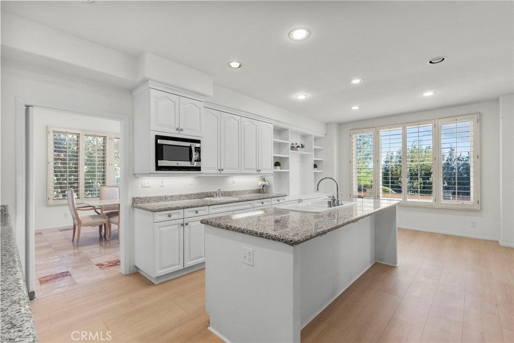 Canoga Park, California, 91304, United States, 5 Bedrooms Bedrooms, ,5 BathroomsBathrooms,Residential,Active,2006939