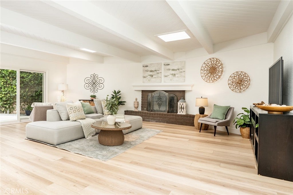 Huntington Beach, California, 92647, United States, 4 Bedrooms Bedrooms, ,3 BathroomsBathrooms,Residential,Active,2037145