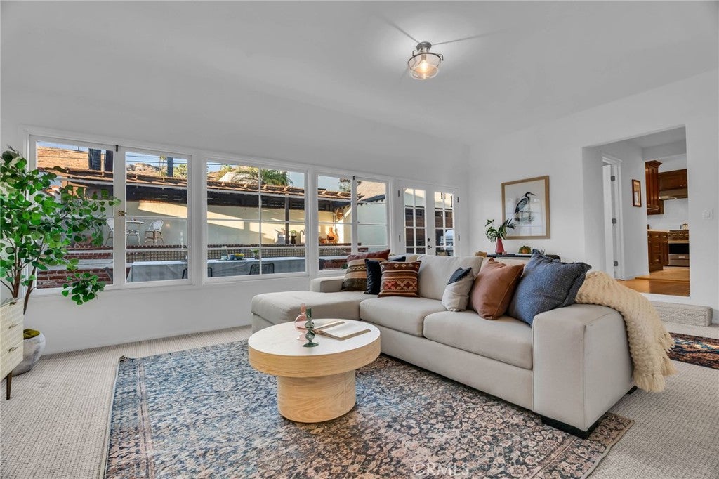 Glendale, California, 91202, United States, 3 Bedrooms Bedrooms, ,3 BathroomsBathrooms,Residential,Active,1967125