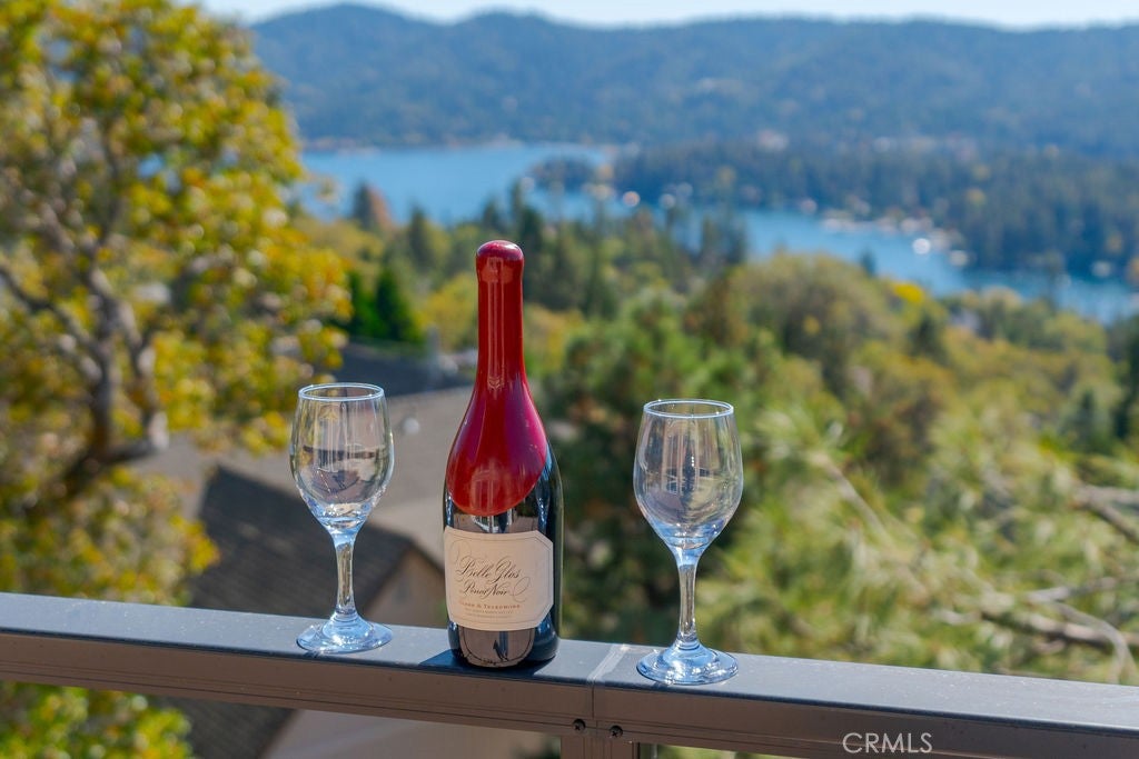 Lake Arrowhead, California, 92352, United States, 3 Bedrooms Bedrooms, ,3 BathroomsBathrooms,Residential,Active,1952988