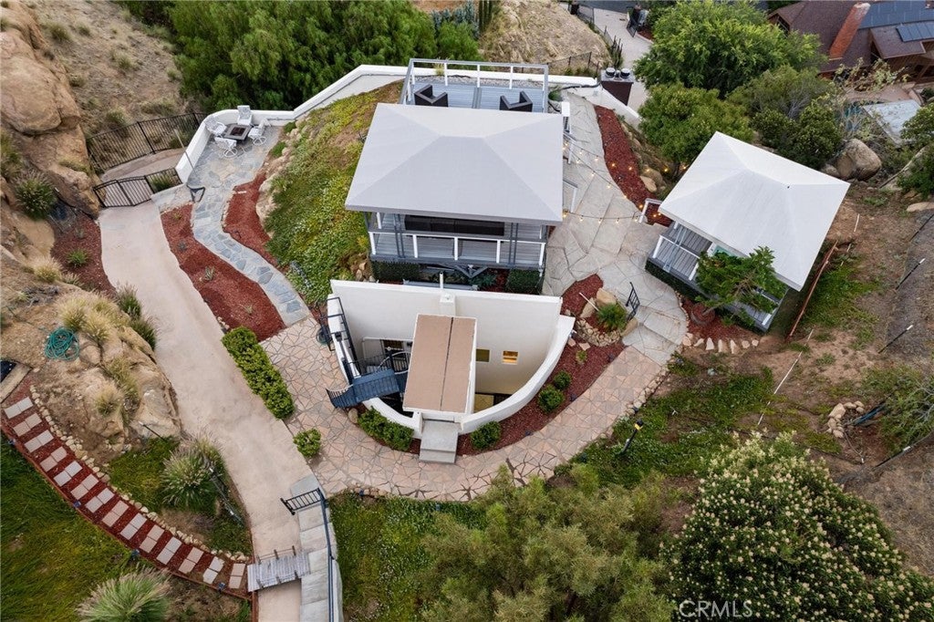 Chatsworth, California, 91311, United States, 4 Bedrooms Bedrooms, ,4 BathroomsBathrooms,Residential,Active,2011421