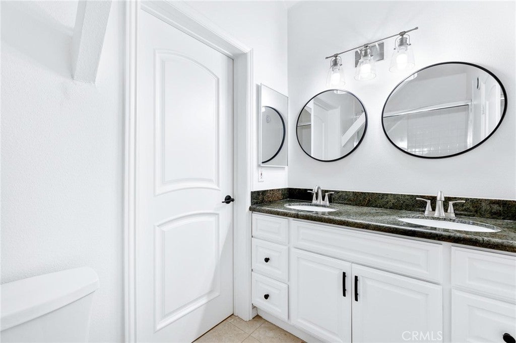 Chatsworth, California, 91311, United States, 4 Bedrooms Bedrooms, ,4 BathroomsBathrooms,Residential,Active,2011421