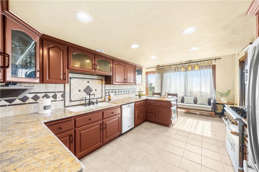 Palos Verdes Estates, California, 90274, United States, 4 Bedrooms Bedrooms, ,3 BathroomsBathrooms,Residential,Active,1922529