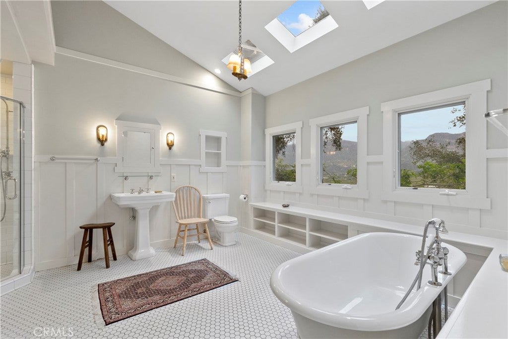 Ojai, California, 93023, United States, 4 Bedrooms Bedrooms, ,4 BathroomsBathrooms,Residential,Active,2000225