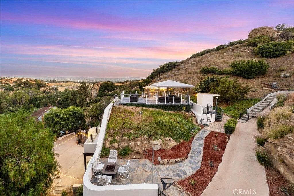 Chatsworth, California, 91311, United States, 4 Bedrooms Bedrooms, ,4 BathroomsBathrooms,Residential,Active,2011421