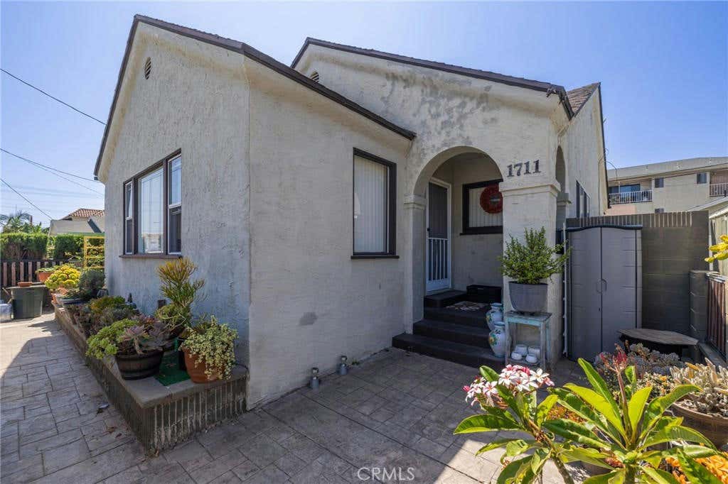 1711 S GRAND AVE, SAN PEDRO, CA 90731, photo 1 of 26