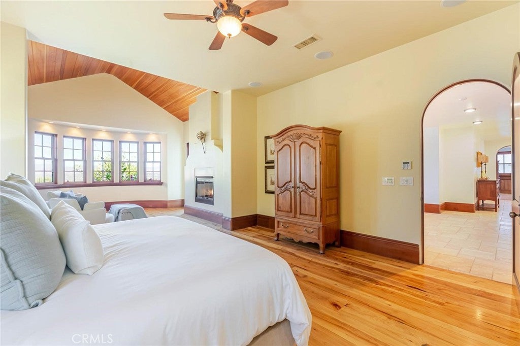 Valencia, California, 91381, United States, 6 Bedrooms Bedrooms, ,11 BathroomsBathrooms,Residential,Active,1959978