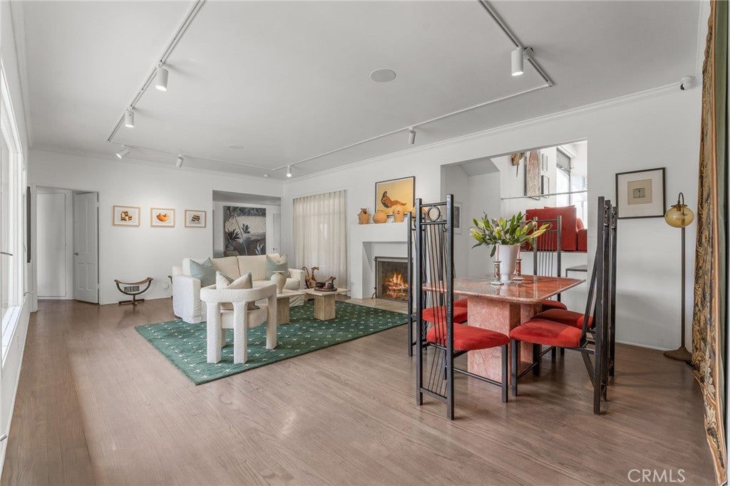 Los Angeles, California, 90027, United States, 3 Bedrooms Bedrooms, ,2 BathroomsBathrooms,Residential,Active,1953705