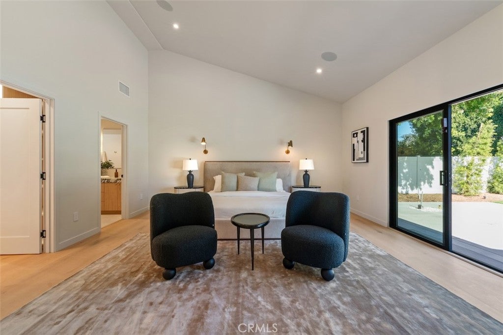 Northridge, California, 91325, United States, 4 Bedrooms Bedrooms, ,4 BathroomsBathrooms,Residential,Active,2030583