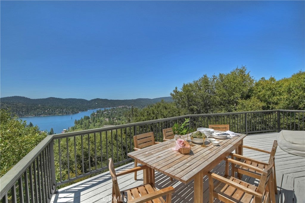 Lake Arrowhead, California, 92352, United States, 4 Bedrooms Bedrooms, ,3 BathroomsBathrooms,Residential,Active,1953250
