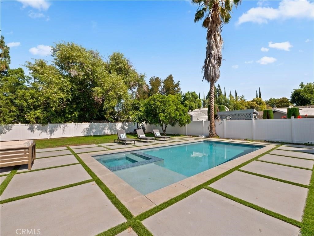 Woodland Hills, California, 91367, United States, 5 Bedrooms Bedrooms, ,5 BathroomsBathrooms,Residential,Pending,1843402