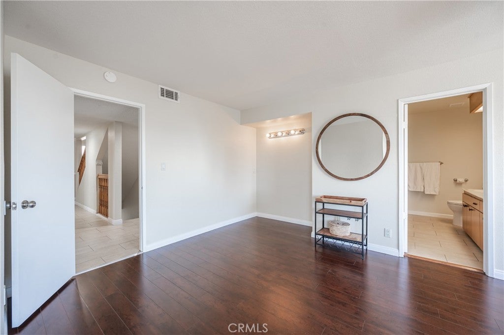 Burbank, California, 91501, United States, 5 Bedrooms Bedrooms, ,5 BathroomsBathrooms,Residential,Active,1943797